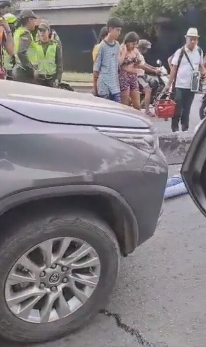 Hombre que pretendía robar espejo de un carro en Cali tiene muerte cerebral: el conductor le disparó a quemarropa.