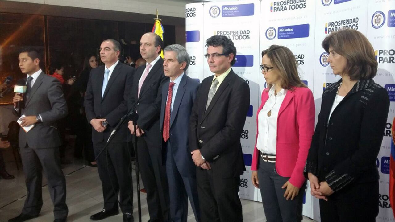 Algunos de los integrantes del Consejo Nacional de Estupefacientes, mientras comunicaban el resultado de la reunión.