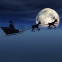 Santa Claus recorre el mundo durante la Navidad gracias a un trineo mágico que es halado por ocho renos.