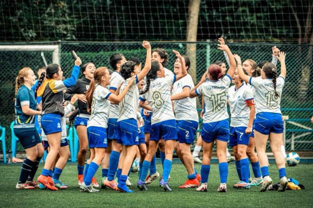 El equipo de fútbol femenino de la Universidad Javeriana pide apoyo para una nueva oportunidad