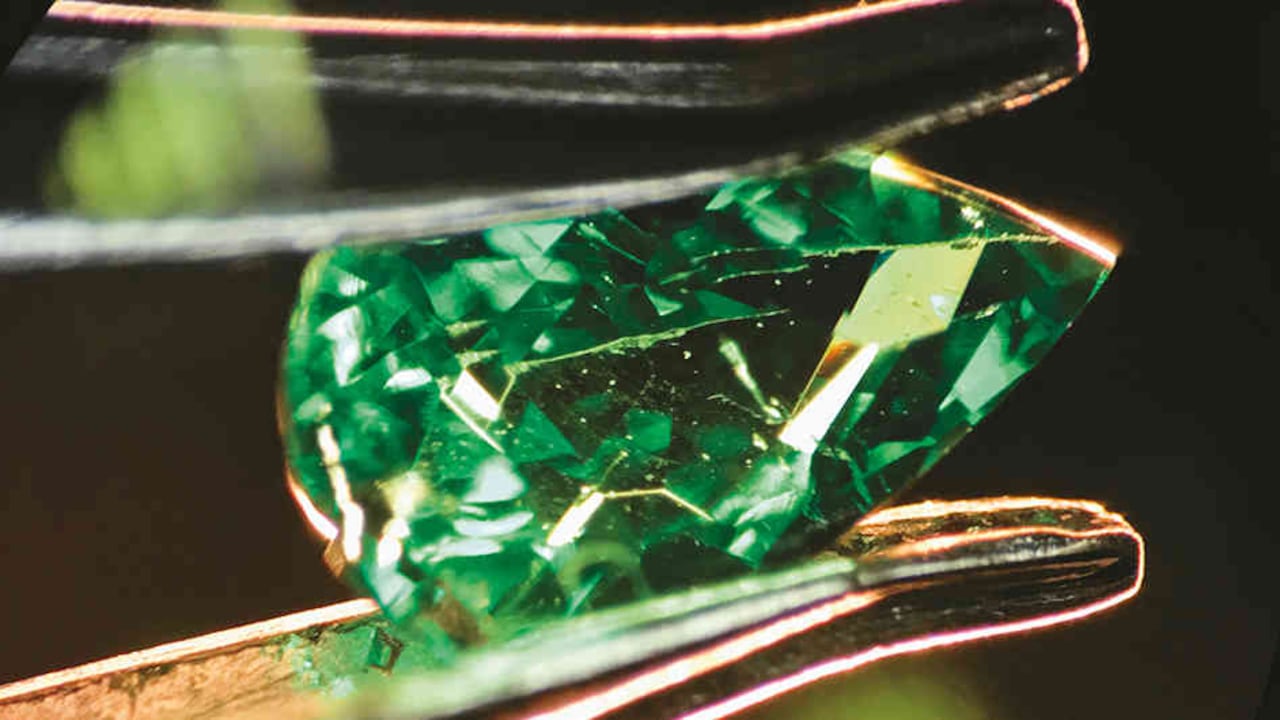 Los reportes de este centro indican a los clientes si la gema analizada es natural o no.