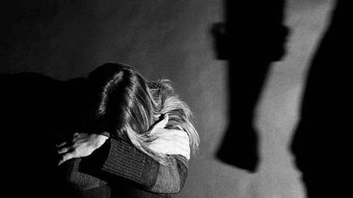 Las hipótesis apuntan a que el padre agredió a la menor a golpes hasta conducirla a la muerte.