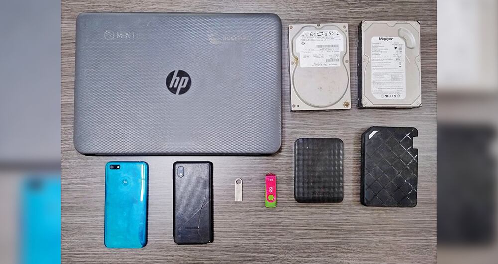 Elementos confiscados y prueba de los presuntos delitos cometidos por Jairo José Neira Samper.