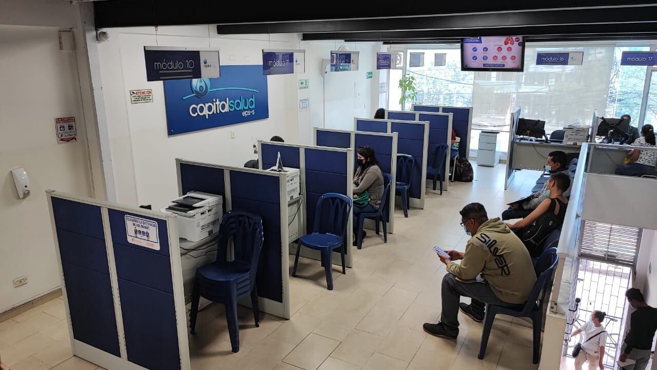 Autoridades de Bogotá celebran levantamiento de medida de recuperación a Capital Salud