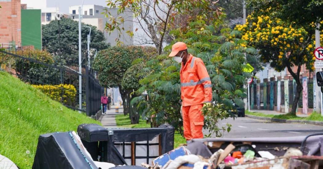 Así fue el trabajo de los equipos de limpieza para dejar "como nueva" esta zona de Bogotá.