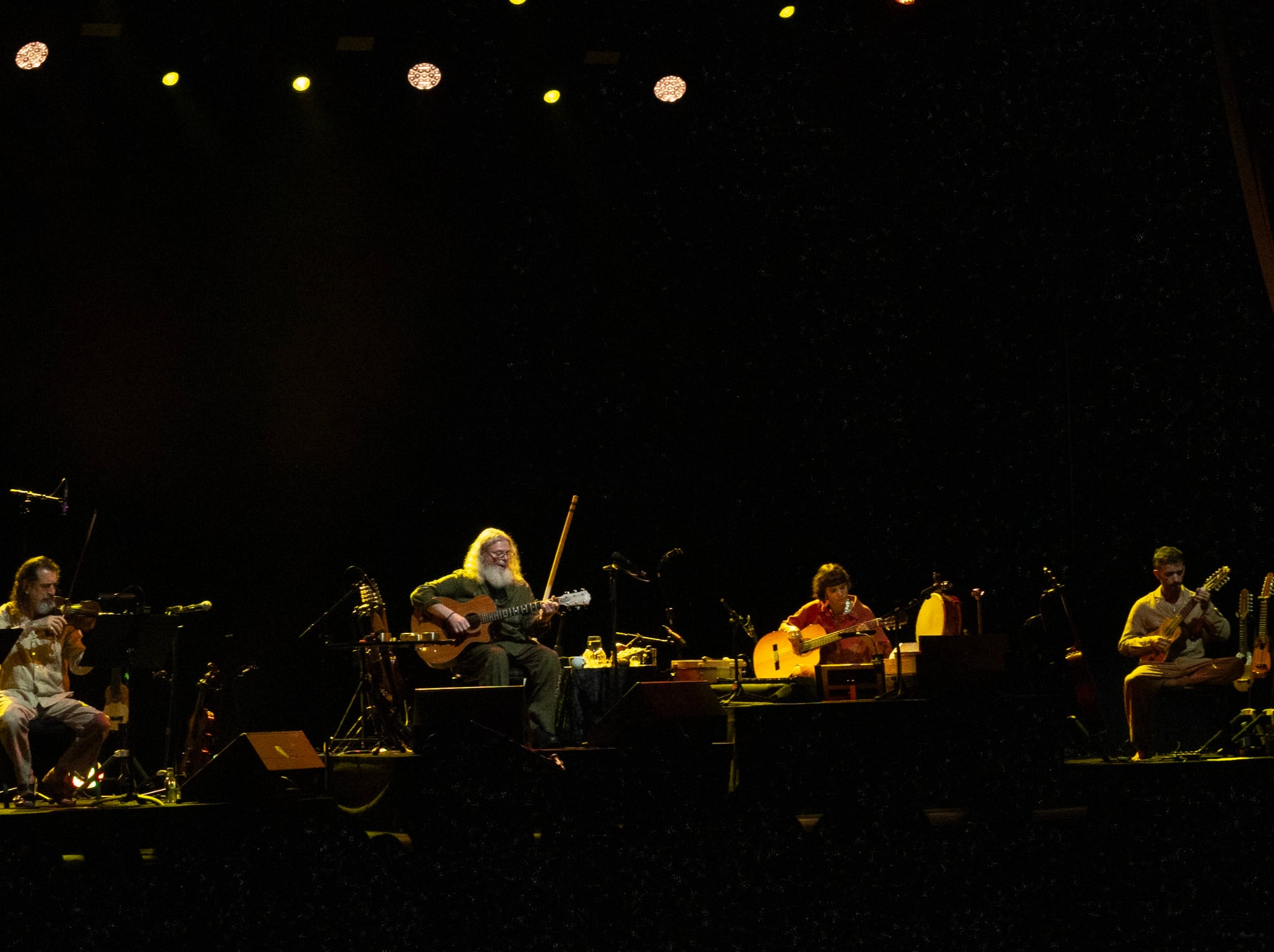 El Ronroco Tour llega a Colombia el próximo 27 y 29 de agosto. Bogotá y Medellín vibrarán con los clásicos de Gustavo Santaolalla en un show único y cercano.