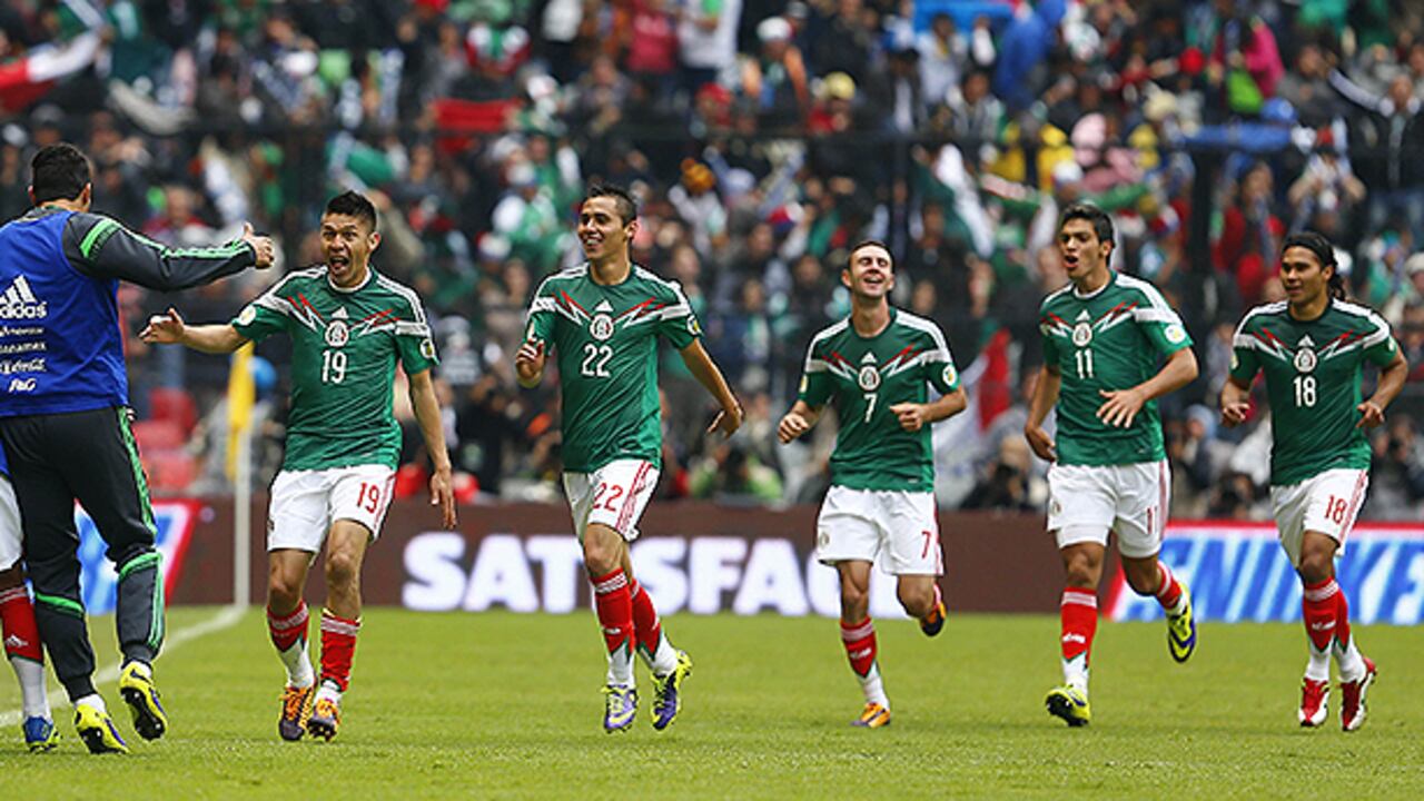 Los 'manitos' celebraron en el mítico estadio Azteca.