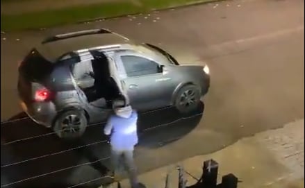 Los ladrones huyeron en otra camioneta.