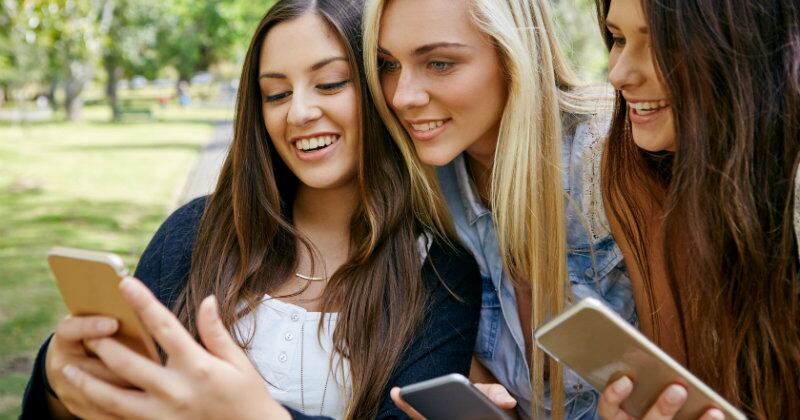 La idea detrás de esta función es simplificar la comunicación, haciendo que las respuestas se asemejen más a un intercambio de mensajes en aplicaciones de mensajería instantánea.