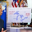 Trump firma un decreto para cambiar el nombre de uno de los lagos más reconocidos del mundo.