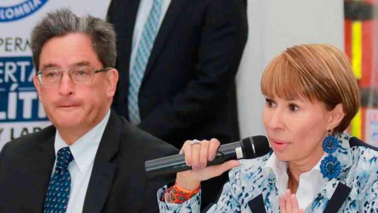 Alberto Carrasquilla, ministro de Hacienda, y Alicia Arango, ministra de Trabajo