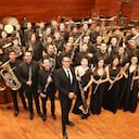 La Orquesta Filarmónica de Bogotá se compone por 99 músicos.