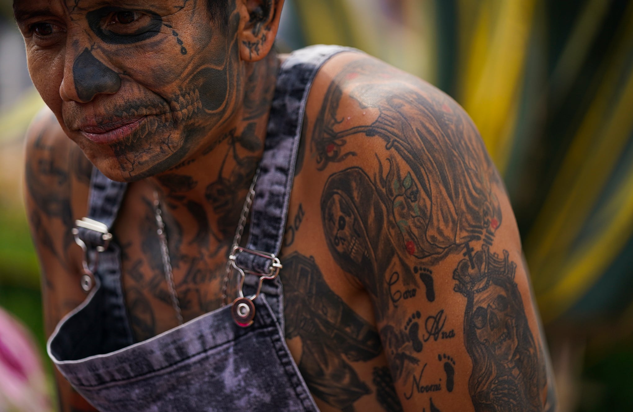 En imágenes : Familias mexicanas se reúnen en cementerios para celebrar el Día de Muertos