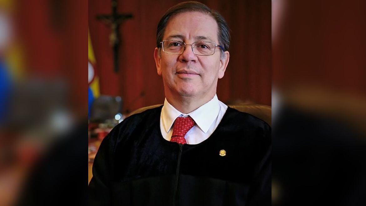 En el año 2013 recibió la condecoración “José Ignacio de Márquez” al Mérito Judicial, Categoría Plata, como mejor magistrado de la Jurisdicción Ordinaria.