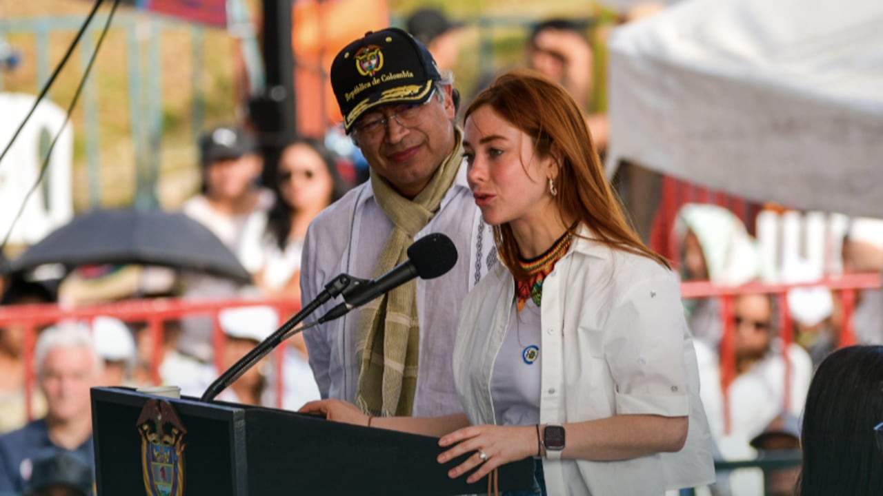 El presidente Gustavo Petro y la funcionaria Gloria Miranda.