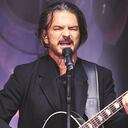 Ricardo Arjona actúa en el escenario del Teatro Edp Gran Vía el 25 de febrero de 2022 en Madrid, España.