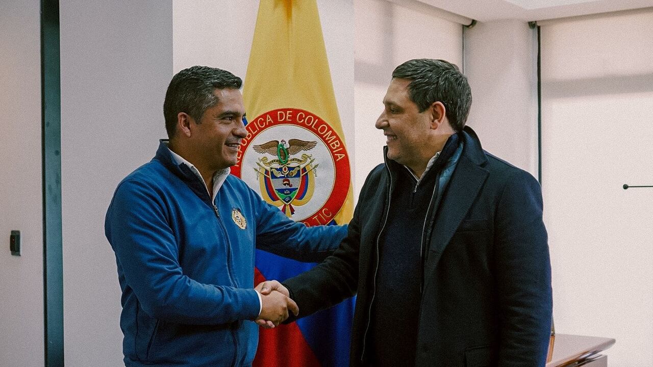 Orlando Balsero, alcalde de Cota, y el ministro de las TIC, Mauricio Lizcano.