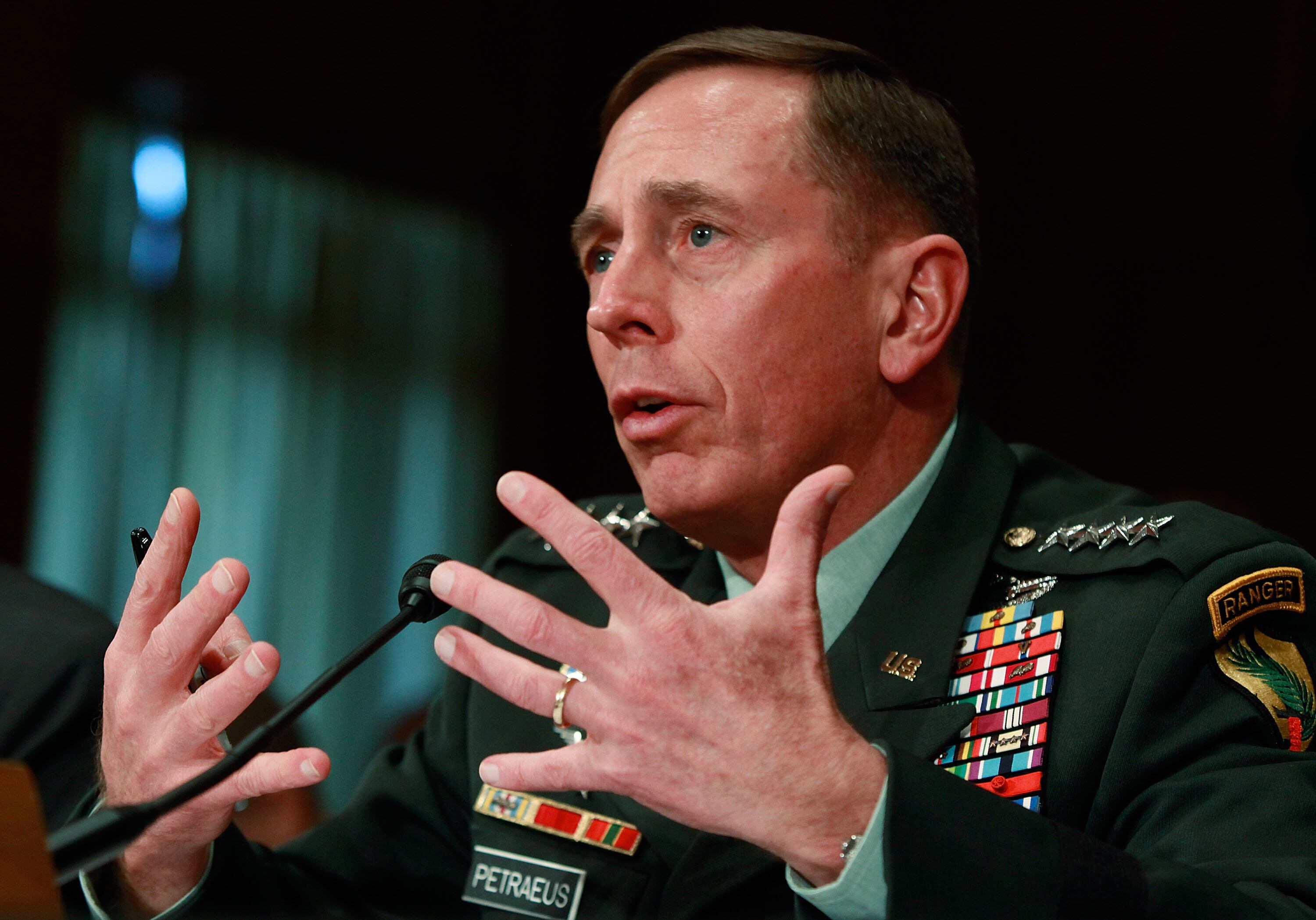 El general del Ejército estadounidense David Petraeus, comandante del CENTCOM, participa en una audiencia del Comité de Relaciones Exteriores del Senado en el Capitolio, el 9 de diciembre de 2009