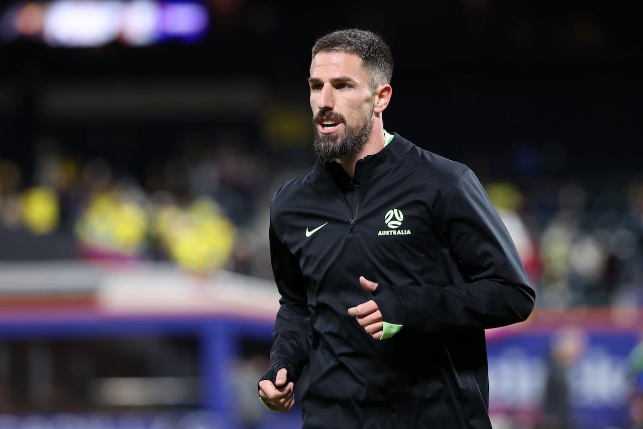 Milos Degenerek calienta en el Citi Field antes de enfrentar a Colombia.