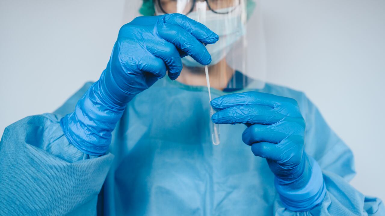 Cientos de trabajadores del Centro de Control y Prevención de Enfermedades fueron retirados de su cargo. También hubo despido profesionales en salud mental.