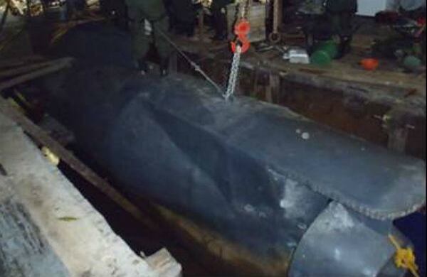 La Policía Antinarcóticos encontró este narcosubmarino, con capacidad de 4 toneladas, cerca de Condoto, Chocó en septiembre de 2011. 