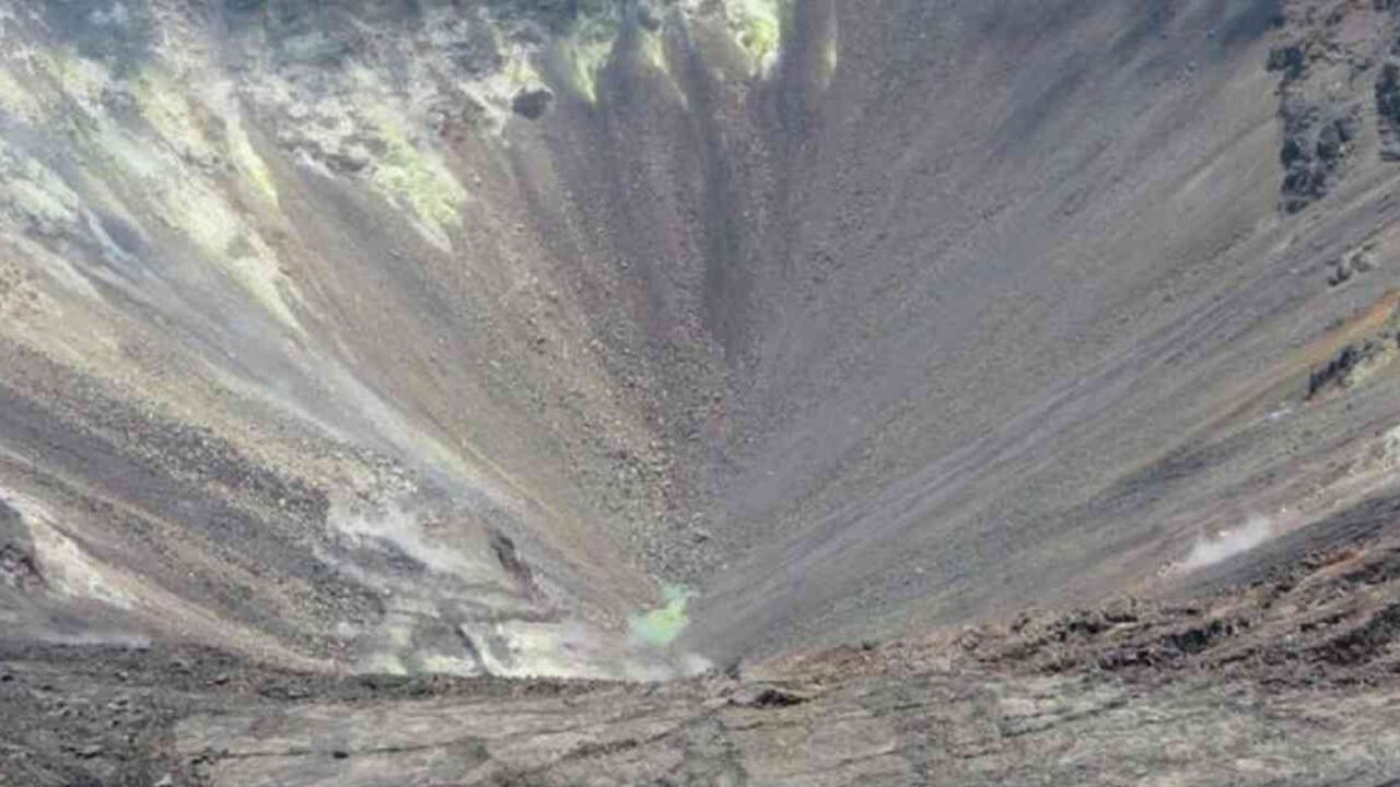 La laguna crece cerca de un metro por semana. Mattew Patrick/USGS- Vía BBC
