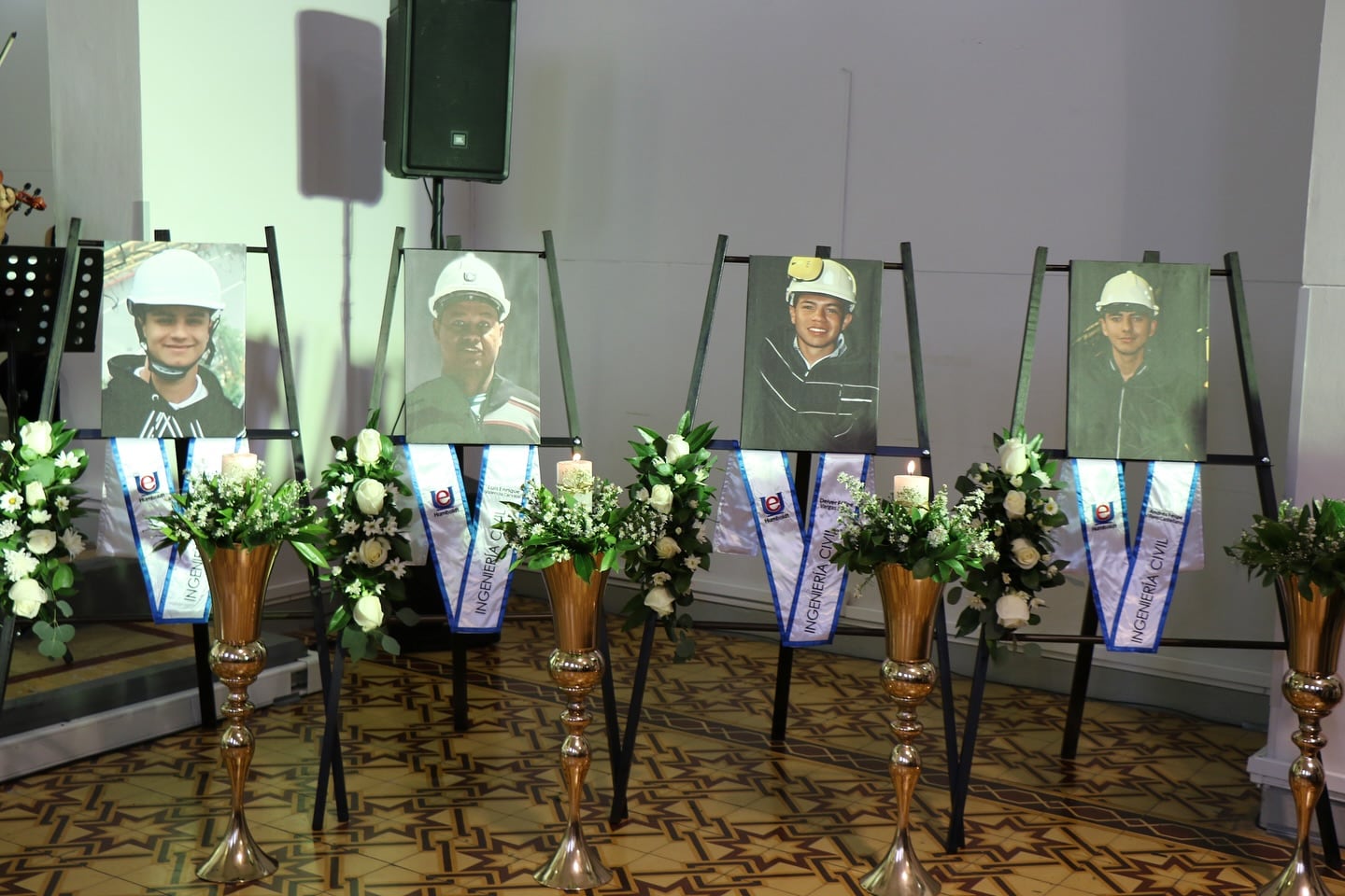 La Universidad Alexander von Humboldt rindió homenaje a los siete estudiantes que murieron en el accidente.