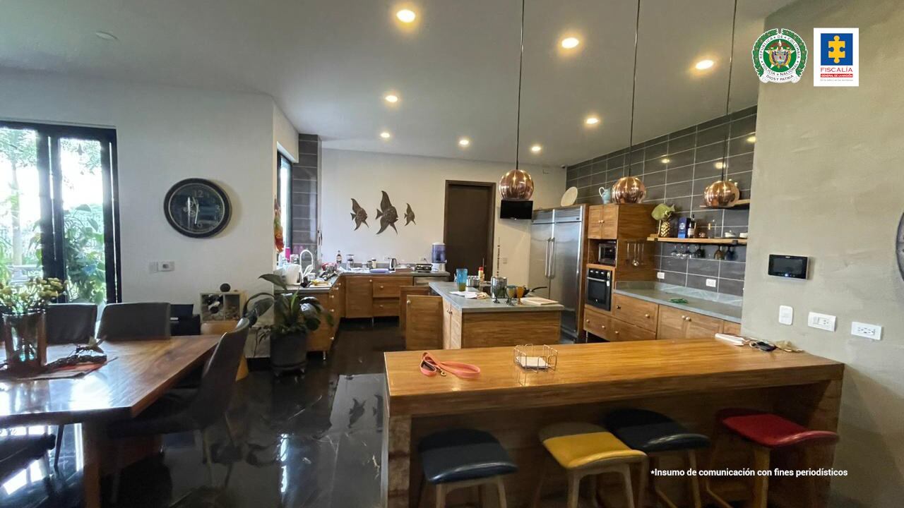 Fiscalía ocupa bienes avaluados en más de 231.000 millones de pesos que pertenecerían a una red delictiva dedicada al contrabando