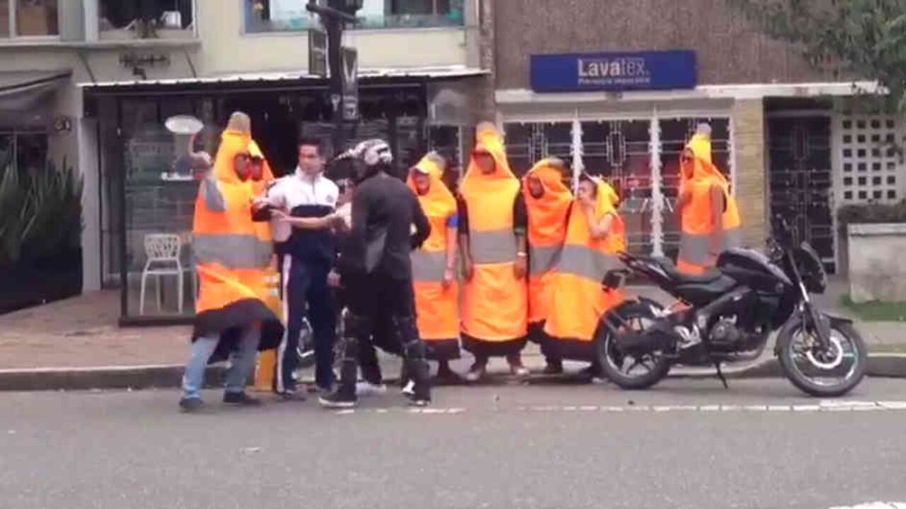 Daniel Cipagauta se hizo famoso luego de que se viralizaron las imágenes que lo mostraban disfrazado de cono y peleando con un motociclista.