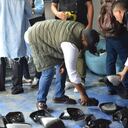 Con un despliegue de más de 250 uniformados de la Policía se verificó la documentación y la legalidad de la mercancía a la venta, en varios establecimientos que funcionan en la comuna 9 de Cali.