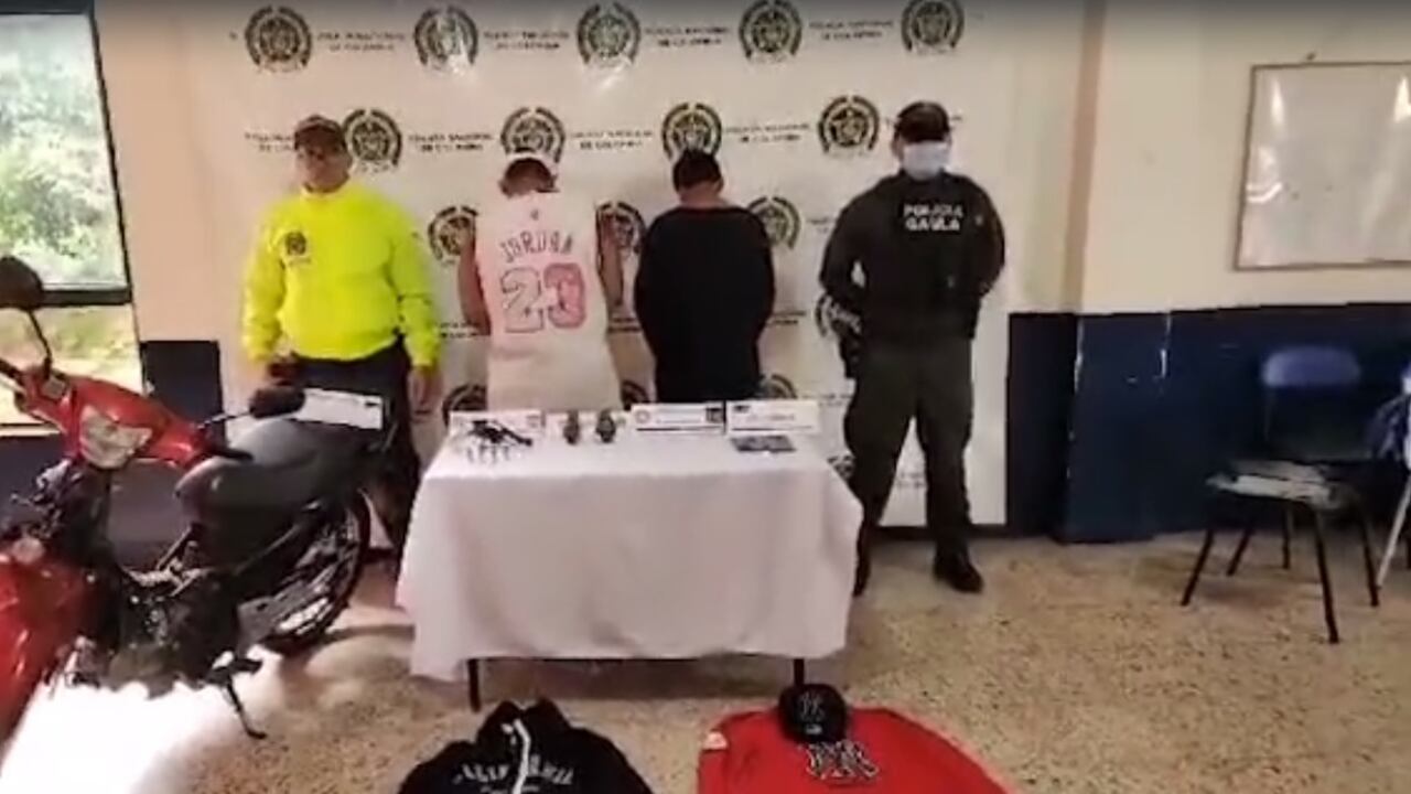 Los implicados fueron dejados a disposición de la Fiscalía General de la Nación por los delitos de fabricación, porte y tráfico de armas de fuego, municiones, partes o explosivos de uso privativo de las fuerzas armadas.