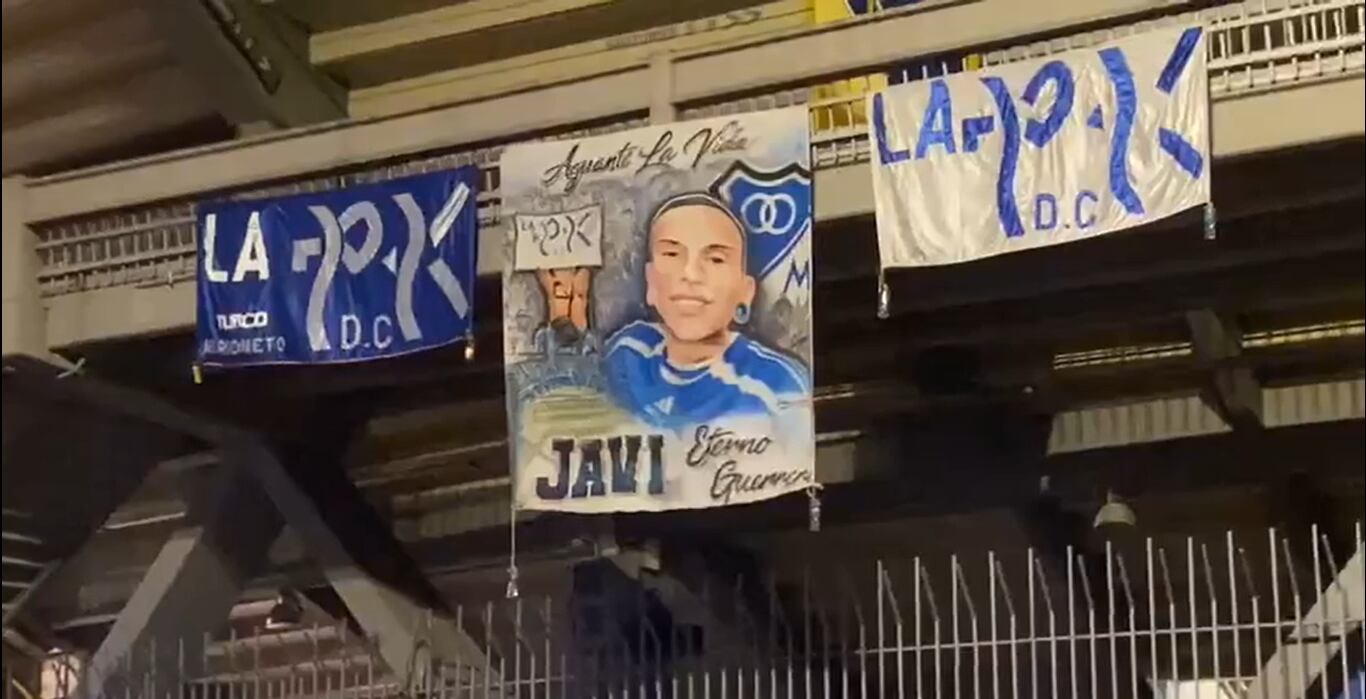 Los hinchas se reunieron a las afueras del escenario deportivo.