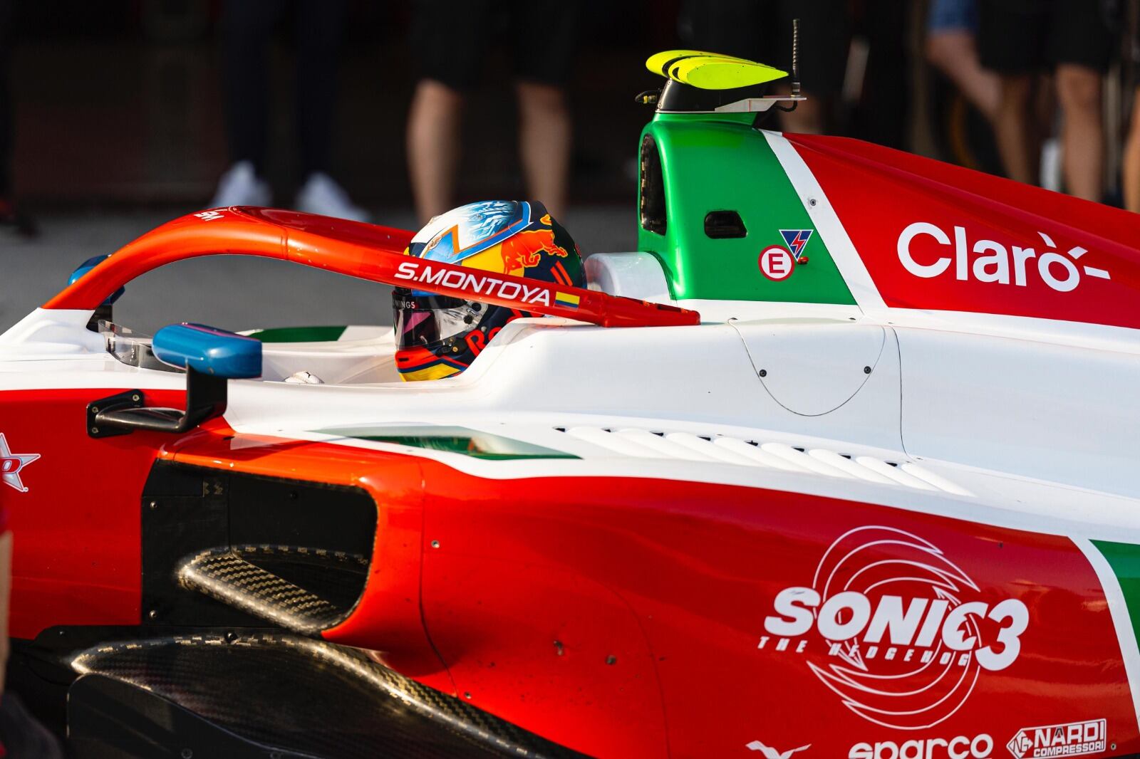 Sebastián Montoya abordo de su nuevo monoplaza, con el que disputará la próxima temporada en la Fórmula 2.