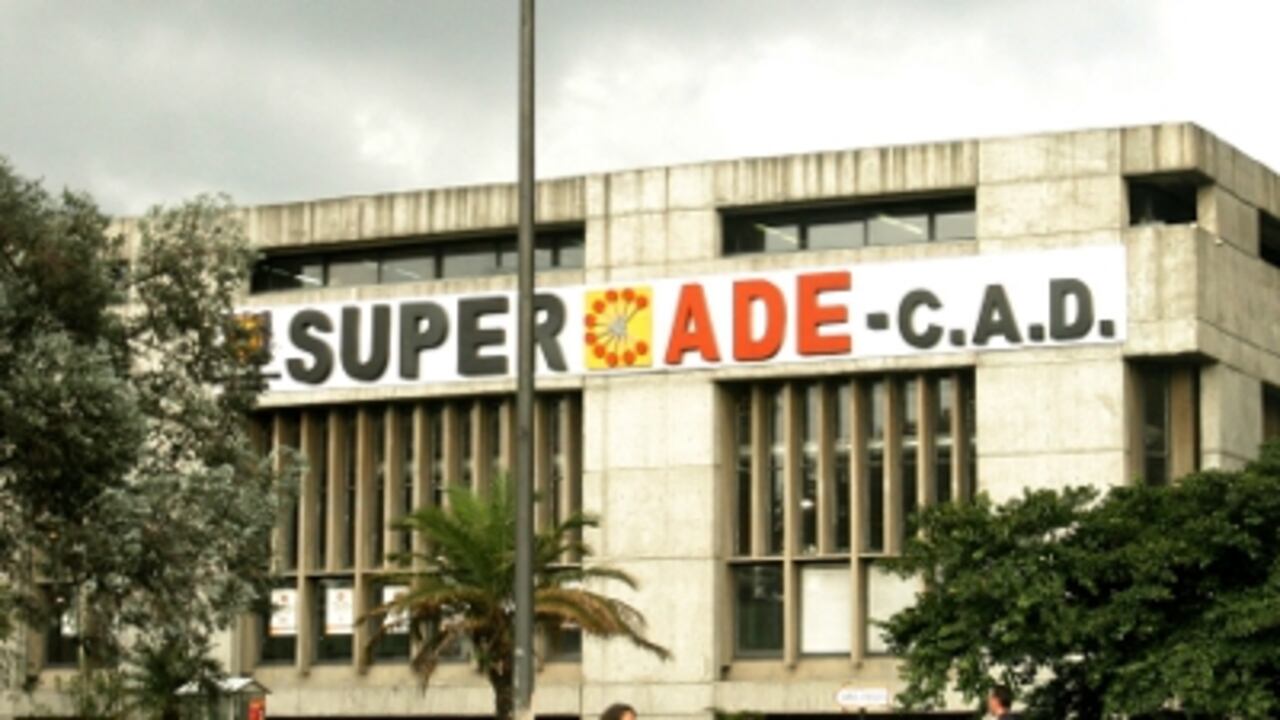 Los empleados públicos protestaron por cambio de horario.