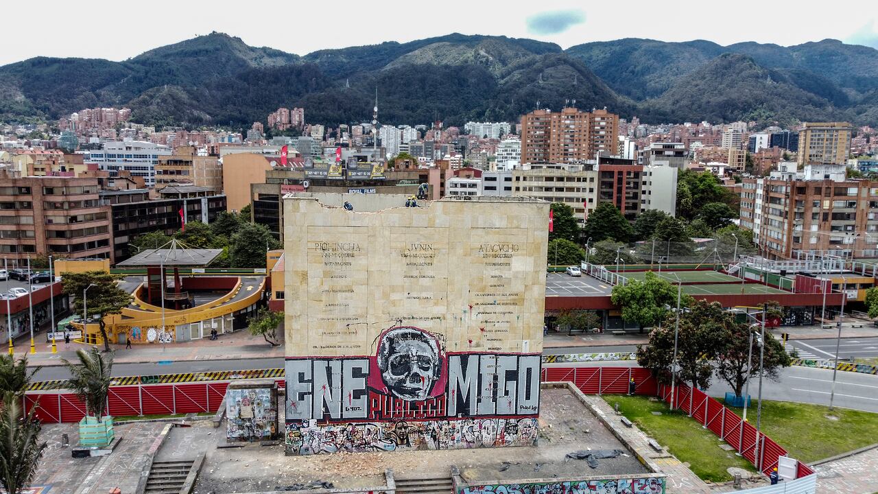 Monumento a los Héroes demolición