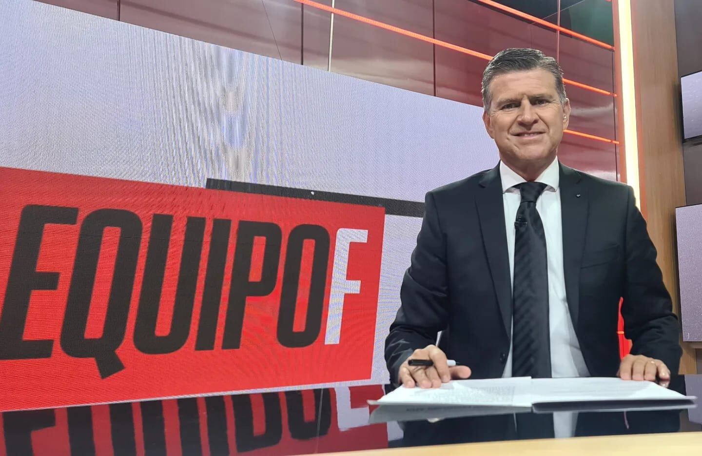 Ricardo Henao Calderón. El periodista deportivo se va de ESPN. Continuará en RCN y tendrá nueva casa periodística.