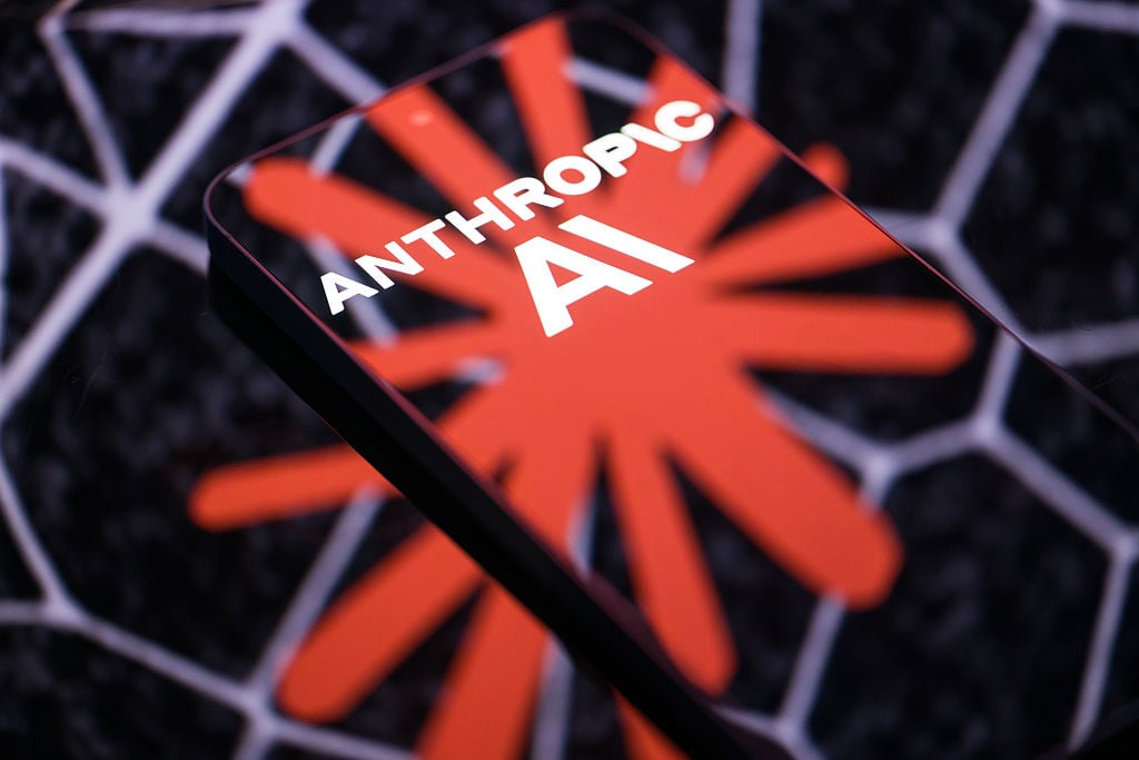 Amazon Web Services impulsa sus chips Trainium en alianza con Anthropic.