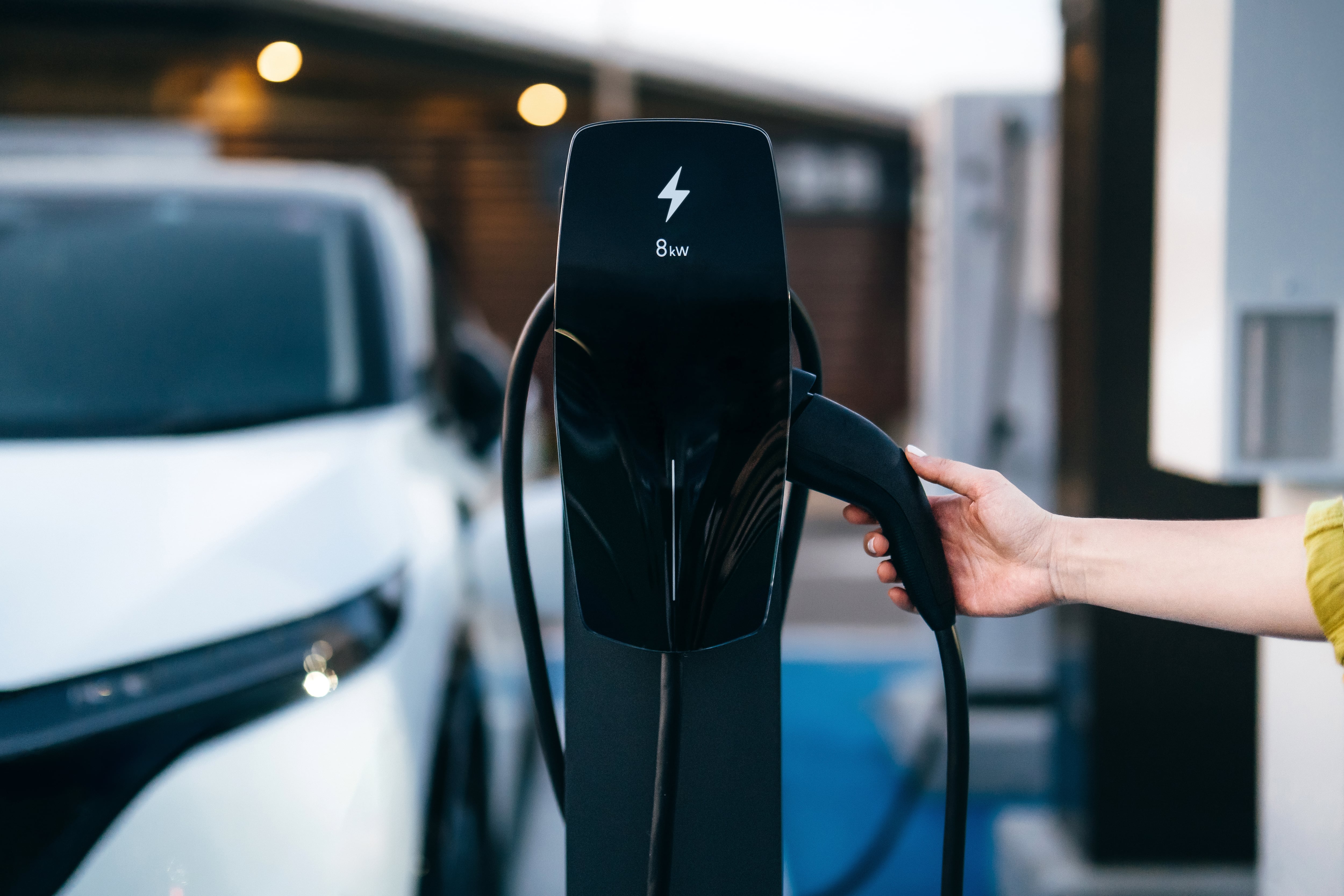 Colombia avanza en la implementación del SIEM para integrar la información de los puntos de carga de vehículos eléctricos.