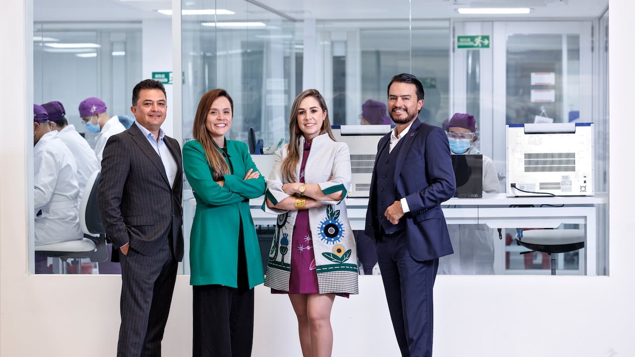 De izquierda a derecha: Wilmar Zapata, director administrativo y financiero; doctora Danyela Valero, directora técnica del laboratorio de Gencell; doctora Marcela Gálvez, directora médico-científica para Latinoamérica de Gencell, y Fabio Andrés Zapata, CEO de Gencell.