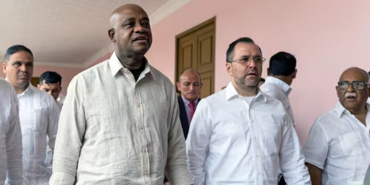 Canciller Luis Gilberto Murillo y su homólogo venezolano Yvan Gil.