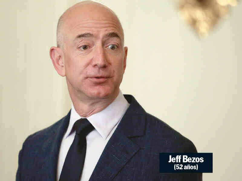 Para Bloomberg, el fundador y CEO de Amazon.com está en el camino correcto pues sus competidores están desesperados. Walmart, una empresa con ingresos cuatro veces mayores que Amazon, y menor valoración de mercado, invirtió recientemente 3.300 millones de dólares en una compañía para tratar de competir en línea. Y la empresa china Alibaba sigue sus pasos, al ofrecer un servicio que imita a Amazon Web Services, la unidad de mayor crecimiento y promesa de la compañía estadounidense. Bezos desplazó a Warren Buffett y es ahora el tercer hombre más rico del planeta con una fortuna estimada en 70.800 millones de dólares al cierre de esta edición.