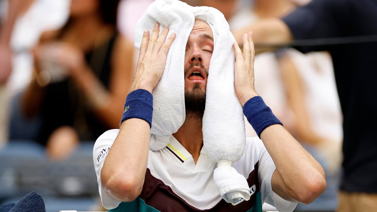 Daniil Medvédev sufrió por el intenso calor en e US Open