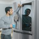 La nevera es un electrodoméstico indispensable en el hogar.