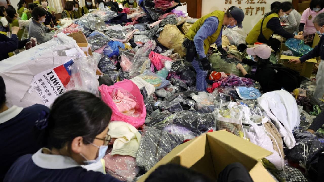Donaciones para las víctimas del terremoto de Turquía en Taipéi, Taiwán.