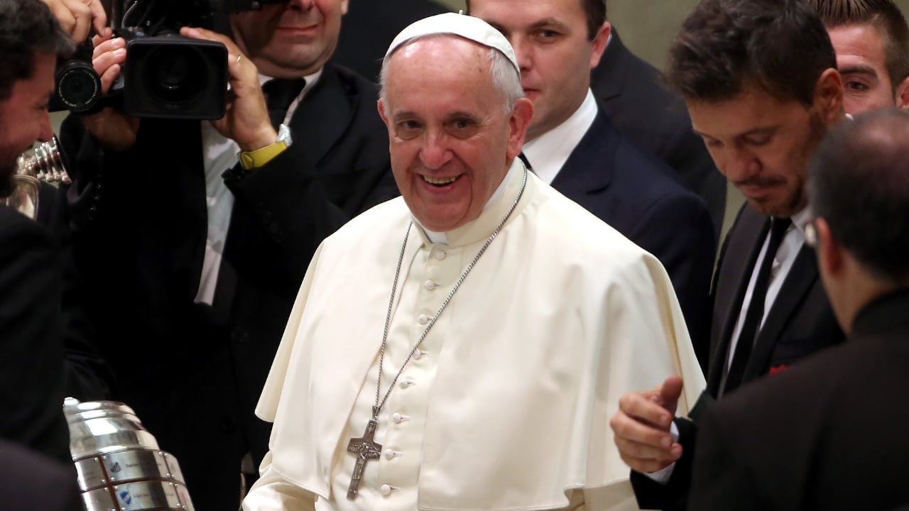 Papa Francisco recibiendo a la delegación de San Lorenzo, campeón de la Copa Libertadores 2014.