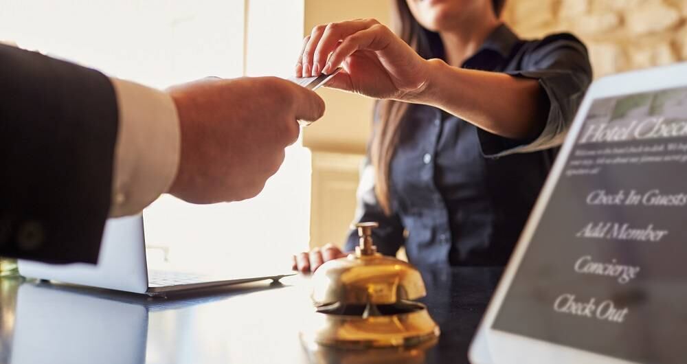 Los hoteles debieron ajustar sus protocolos de bioseguridad para mantener las puertas abiertas.