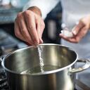 La sal en un consumo moderado es bueno para la salud.