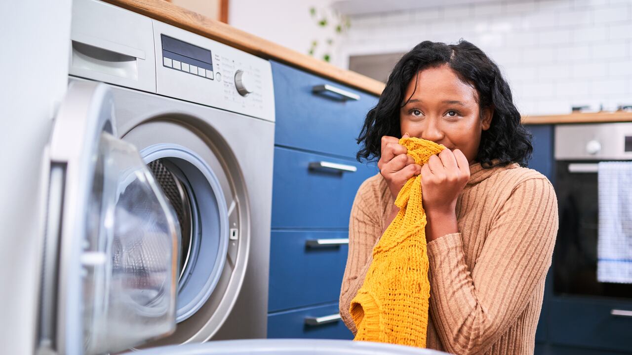 No solo reduce el costo, sino que también ayuda al sistema eléctrico.