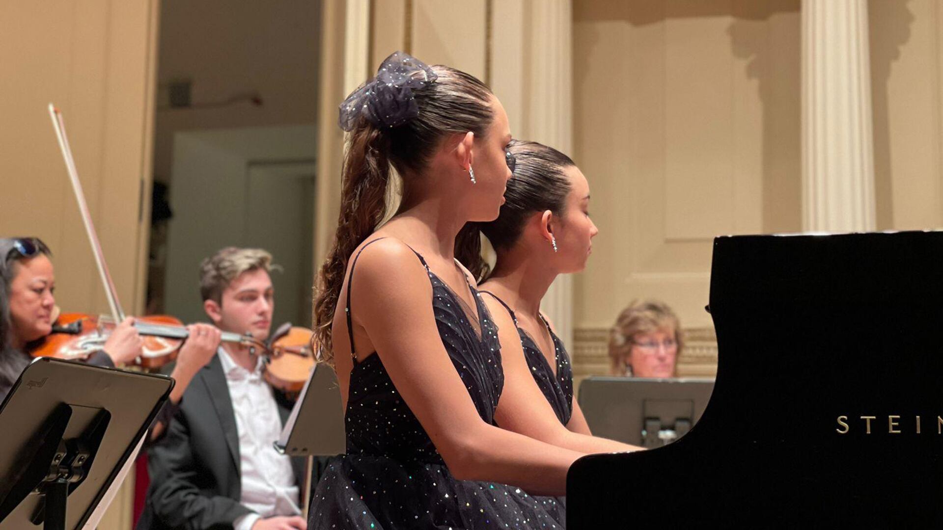 María José y Manuela Bernal Viana