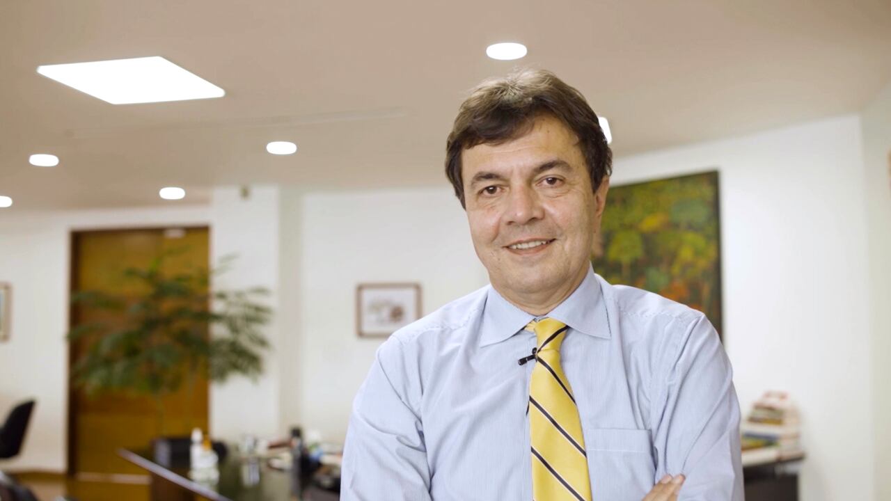 Roberto Vélez, su gerente general, explica que vienen apoyando a las caficultoras para empoderarlas.